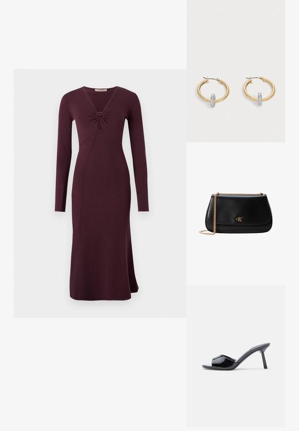 Langsleeve, bordeaux kleurige jurk met een gedraaide voorkant en een ronde detail, aansluitende silhouet en uitlopende zoom.; Zwarte lakleren open-teen sandalen met hak, met een gebogen bovenkant ontwerp en een taps toelopende naaldhak. Gladde glanzende afwerking.; Zwarte leren schoudertas met een gouden kettingriem en klein goud CK-logo op de voorflap.; Paar goudkleurige creolen met kleine zilverkleurige lusdetail op elk, weergegeven tegen een lichtgrijze achtergrond.