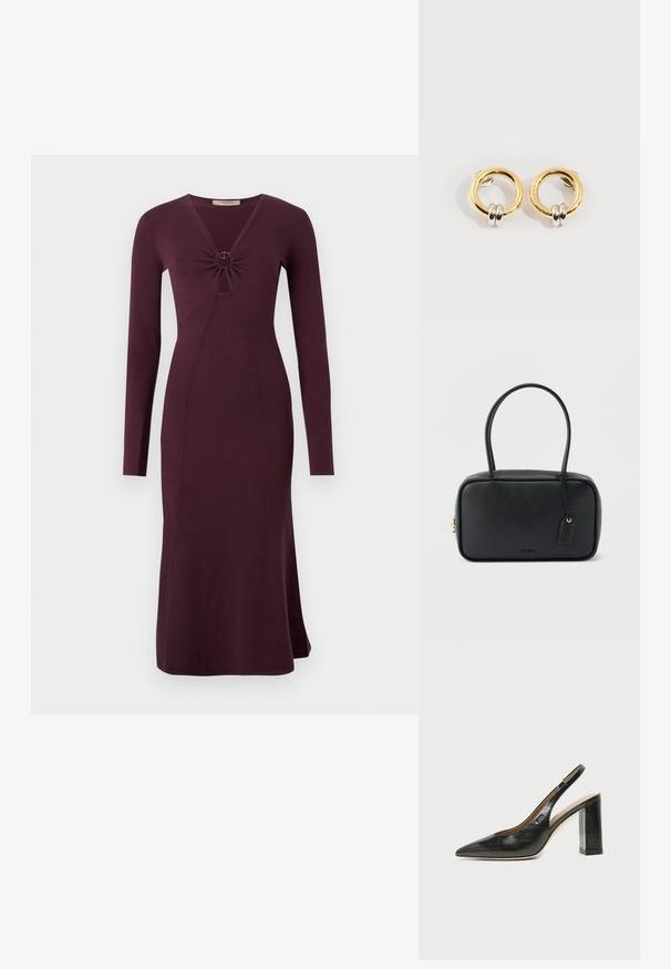 Langærmet, bordeaux kjole med en snoet front og en cirkulær detalje, tætsiddende silhuet og flagrende kant.; Sort læder peep-toe slingback sko med høj blokhæl og beige indvendig foring mod en ensfarvet lys baggrund.; Sort rektangulær håndtaske med dobbelte runde håndtag, gylden lynlås og præget "HUGO"-logo foran med fastgjort lædermærke.; Guld cirkulære øreringe med to små sølv-ringe på hver, der viser subtile indgraverede mærkenavne detaljer, sat på en hvid baggrund.