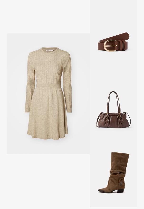 Robe en tricot côtelé beige avec des manches longues, un col rond, une taille cintrée et une jupe évasée. Texture douce avec une légère variation de couleur.; Botte marron ample mi-mollet à bout pointu, talon bas bloc et bride décorative à boucle près de la cheville sur fond blanc uni.; Sac à main en cuir brun avec deux longues poignées, design froncé, accents en métal doré et finition texturée.; Ceinture en cuir marron avec une boucle dorée brillante et deux passants en cuir. Texture lisse, design plat et extrémités arrondies.