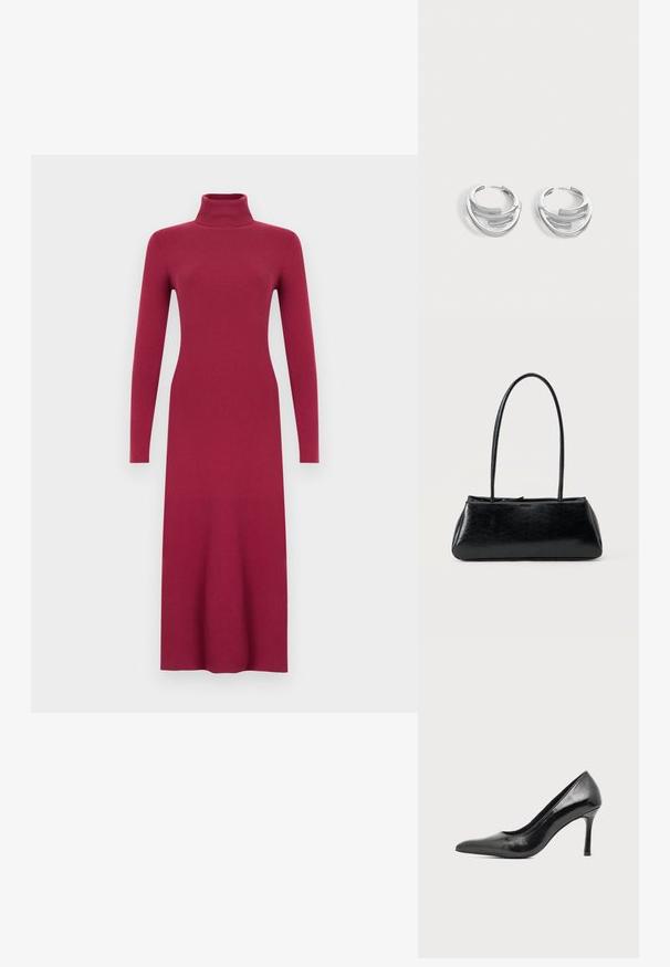 Robe longue à manches longues en tricot côtelé bordeaux avec col montant, silhouette cintrée et ourlet droit. Texture lisse sur toute la surface.; Chaussure à talon haut pour femme en cuir verni noir avec bout pointu et talon fin sur fond clair uni.; Sac à épaule rectangulaire noir avec de longues bretelles fines et une texture lisse et brillante sur un fond uni.; Paire de boucles d'oreilles anneaux en argent poli avec un design de barre incurvée superposée sur un fond clair uni.