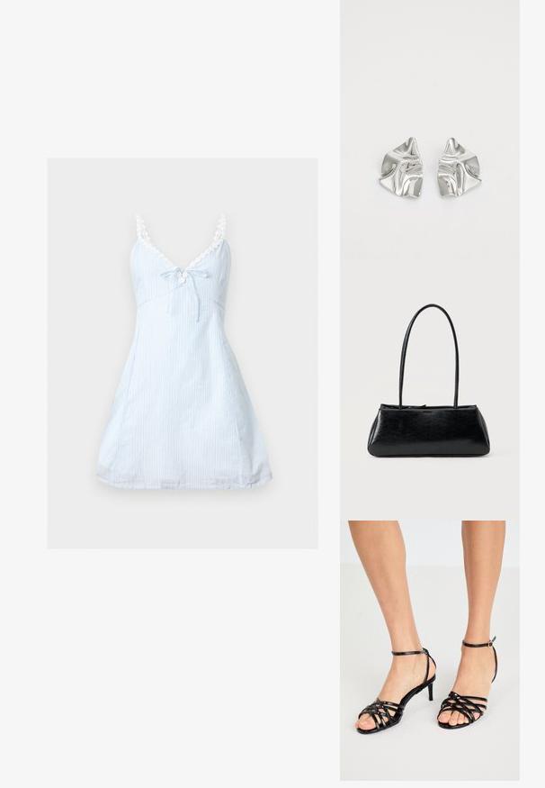 Robe sans manches bleu clair avec fines rayures blanches verticales, bretelles ornées de dentelle, petit nœud à l'avant et décolleté en V.; Sandales à talons hauts noires avec texture brillante. Bride de cheville avec boucle. Design à bout ouvert avec des détails entrecroisés.; Sac à épaule rectangulaire noir avec de longues bretelles fines et une texture lisse et brillante sur un fond uni.; Boucles d'oreilles en métal argenté avec un design ondulé et sculptural, présentant une finition polie et des formes irrégulières, mettant en valeur une esthétique contemporaine.