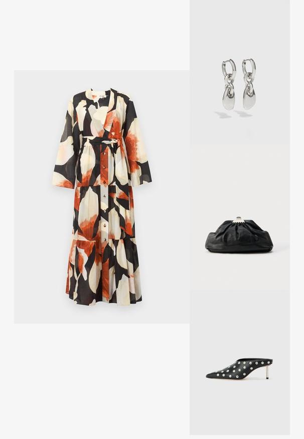 Vestido de manga larga con botones, escote en V, cinturón en la cintura y gran estampado floral abstracto en colores negro, crema y óxido.; STAND STUDIO KELSEY - Mules de tacón - black; Bolso de mano de cuero negro con textura recogida, cierre de broche metálico y logo en relieve sutil en el frente. Forma redondeada.; Pendientes de aro de plata con enlaces ovalados alargados, con un acabado pulido y un colgante con textura. Diseño sencillo con bordes suaves.
