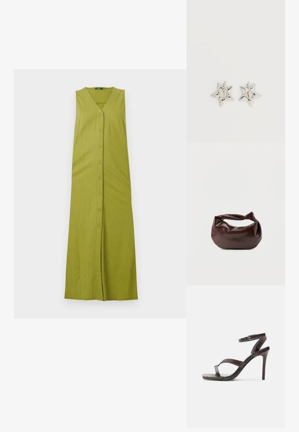 Vestido maxi verde sin mangas con escote en V, que presenta un cierre de botones y una textura acanalada vertical. Hecho de una tela suave y ligera.; Sandalia de tacón alto color marrón oscuro con finas tiras, hebilla en el tobillo y un patrón texturizado de piel de serpiente sobre un fondo blanco.; Bolso de hombro de cuero marrón oscuro con una forma suave y caída, y un asa con nudo torcido sobre un fondo blanco liso.; Pendientes de aro plateados en forma de estrella con un acabado liso y pulido sobre un fondo blanco liso.