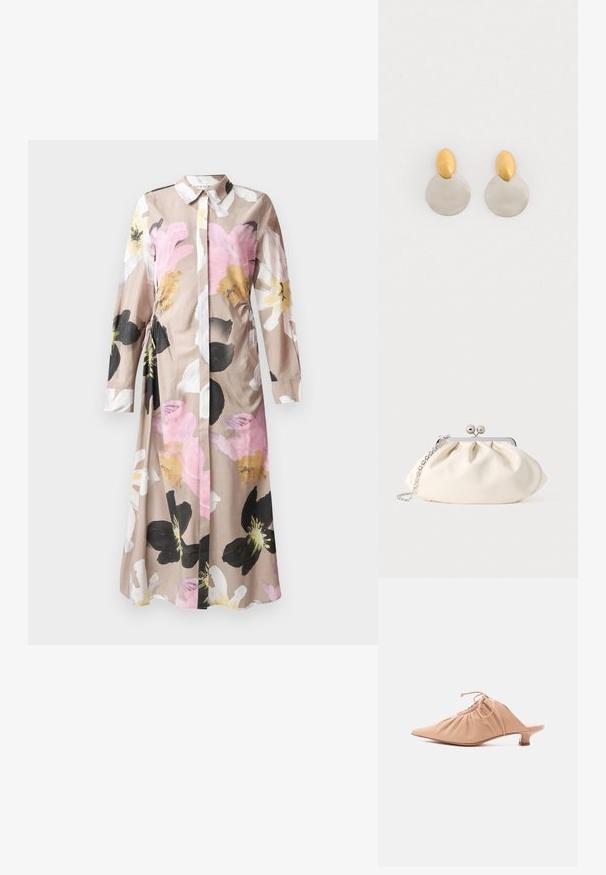 Robe fleurie avec un devant à boutons, manches longues, en tissu beige clair présentant des motifs de fleurs abstraites roses, noires et blanches.; Mule pour femme en cuir beige avec bout pointu, dessus froncé, lien de serrage et petit talon kitten, sur fond blanc.; Pochette en tissu crème avec un design froncé, cadre en métal argenté, deux boules décoratives, et une bandoulière chaîne argentée.; Boucles d'oreilles en métal doré et argenté avec une base en disque rond et une pièce supérieure ovale, texture lisse et finition polie.