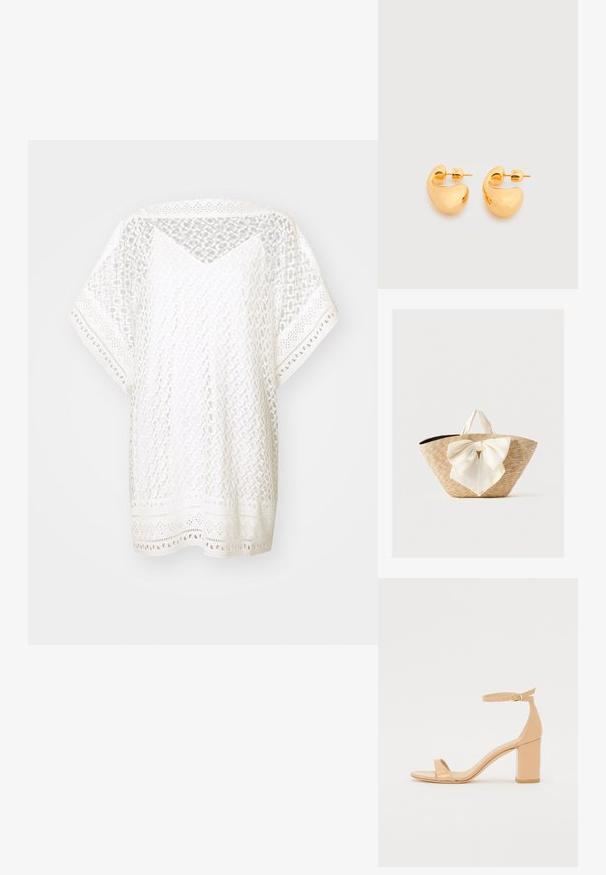 Witte, losse top van een kantachtig materiaal met geometrische patronen, korte mouwen en een decoratieve zoom met uitsnijdingen.; Nude patenten leren heeled sandalen met een vierkante neus, enkelbandje en een stevige blokhak. Gladde textuur en minimalistische ontwerpelementen.; Gevlochten strooien draagtas met crèmekleurige stoffen handvatten en een grote decoratieve crèmekleurige strik aan de voorkant, op een effen achtergrond.; Paar kleine, stevige oorstekers in goudkleur met gladde, gebogen, abstracte vormen op een lichte achtergrond.