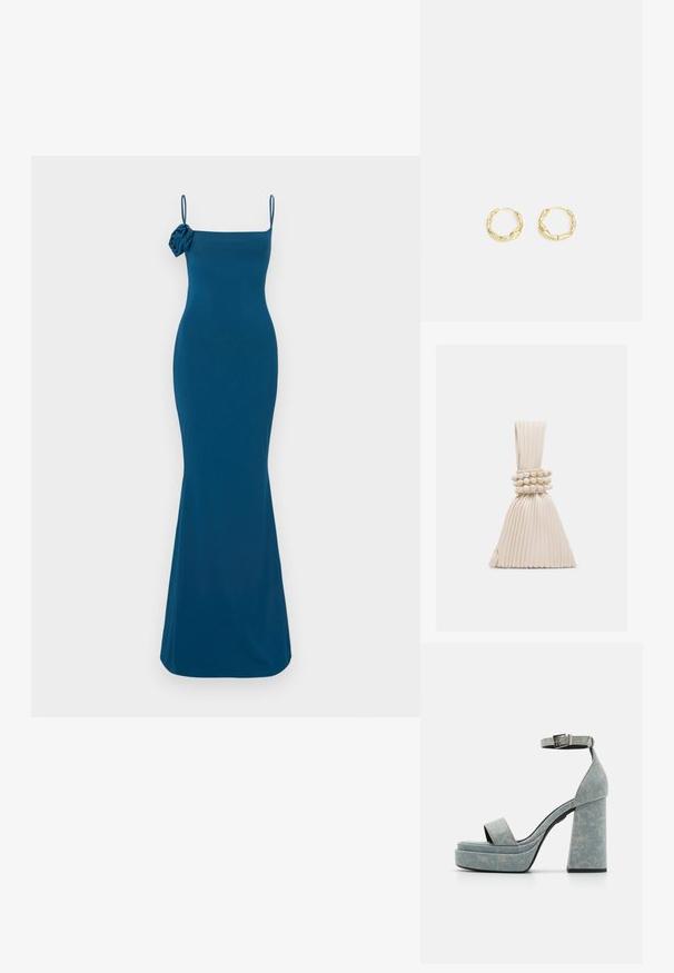 Vestido sin mangas en color verde azulado con una silueta ajustada, que cuenta con un acento de rosa en un hombro y un dobladillo acampanado, hecho de un tejido suave.; Sandalias de plataforma de denim con un grueso tacón cuadrado, punta abierta y tira al tobillo con un hebilla metálica. Azul claro con una textura sutil.; Pequeño bolso beige plisado con un asa anudada y tres pulseras de cuentas redondas envueltas alrededor del centro.; Pendientes de aro de oro con una superficie texturizada e irregular. Presentan un diseño ligero y una forma circular, aptos para el uso diario.
