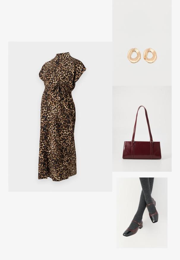 Maternitykleid mit Leoprint aus leichtem Stoff, mit kragenlosem Ausschnitt, kurzen Ärmeln, Taillenschnürung und durchgehender Knopfleiste.; Burgunderfarbene Leder-Mary-Jane-Schuhe mit einer schwarzen Lack-Zehenkappe und dünnem Knöchelriemen; getragen mit dunkelgrauen gerippten Socken. Niedriger Blockabsatz.; Burgunderfarbene Handtasche aus glänzendem Material, rechteckige Form, mit zwei Schulterriemen und subtilen, geschwungenen Akzenten an der Vorderseite.; Paar unregelmäßig geformter, polierter Creolen aus goldfarbenem Metall mit offenem Zentrum auf weißem Hintergrund.