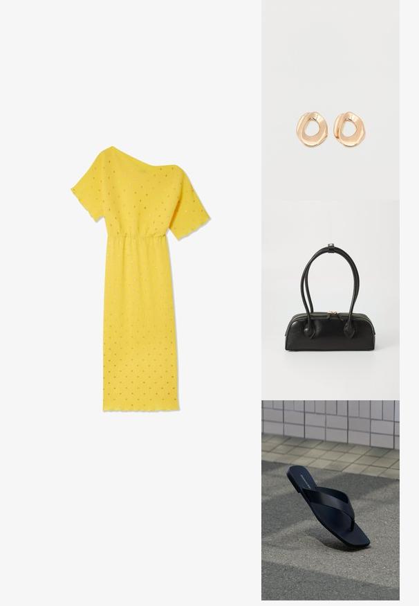 Geel jurkje met korte mouwen, geribbeld textuur en een gathered taille. Bevat gouden stippen en een asymmetrische halslijn.; Zwarte teenslipper met vierkante neus en merknaam op het voetbed, rechtop geplaatst op gestructureerde bestrating nabij betegelde muur.; Zwarte leren handtas met twee verlengde handvatten, ritsluiting en ronde vorm; gladde textuur met subtiele glanzende afwerking.; Set van onregelmatig gevormde, gepolijste hoepel oorbellen van goudkleurig metaal met een open midden op een effen witte achtergrond.