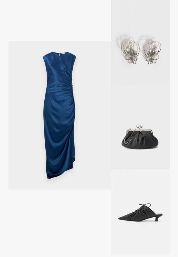 Satin blauwe jurk met een slank figuur, ronde halslijn en ruches aan de zijkant. De stof valt zacht, met een hoge split aan één kant.; Zwarte leren instappers met een spitse neus, gegatherde textuur en een kleine kittenhiel. Heeft een trekkoorddetail aan de opening.; Zwarte leren clutch met geplooide textuur, zilverkleurig metalen frame, drukknopsluiting en kettingriem. Glad, zacht oppervlak.; Een paar zilveren metalen oorbellen met een open draadkooi-ontwerp en gladde centrale ovale vormen die gebogen schaduwen werpen op een witte achtergrond.