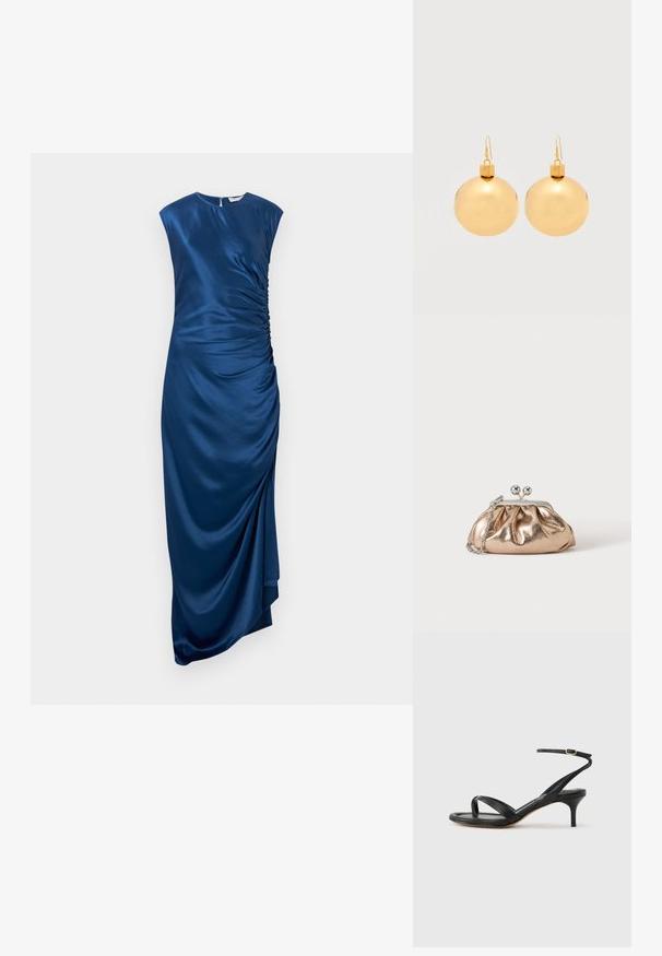 Satin blauwe jurk met een slank figuur, ronde halslijn en ruches aan de zijkant. De stof valt zacht, met een hoge split aan één kant.; Zwarte leren dames sandaal met dunne bandjes, een teengreep, een enkelgesp en een stilettohak van gemiddelde hoogte op een neutrale achtergrond.; Kleine gouden metallic clutch met zilveren sluiting en kettingriem op een effen lichte achtergrond.; Een paar glanzende gouden kerstbal-oorbellen met haaksluitingen op een effen witte achtergrond.