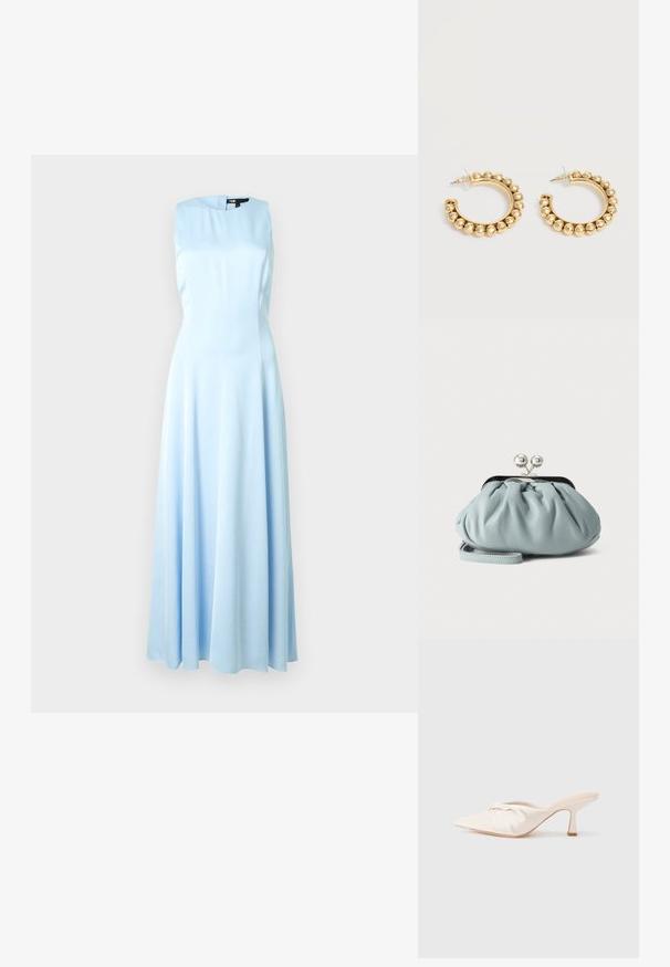 Vestido sin mangas de satén azul claro con escote alto y falda larga hasta el suelo, mostrado sobre un fondo blanco liso.; Zapato mule de tela beige claro con un diseño anudado en la parte delantera, punta afilada y un tacón delgado y estrecho. Textura suave en general.; Pequeño monedero de cuero azul claro con cierre metálico plateado tipo kiss-lock y correa corta para la muñeca sobre un fondo liso.; Par de pendientes de aro en tono dorado con detalles de cuentas redondeadas a lo largo del borde exterior sobre un fondo claro.