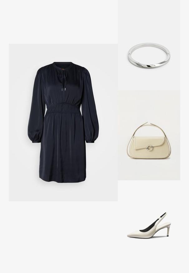Navyblaues, langärmliges Kleid mit geraffter Taille, rundem Ausschnitt und Kordelzug. Hergestellt aus glattem, leichtem Stoff.; Weißer spitzer Slingback-Pumps aus Leder mit einem schlanken Stiletto-Absatz und schwarzer Innenausstattung.; Cremefarbene Ledertasche mit geschwungener Klappe, rundem silbernem Verschluss und kurzem Tragegriff vor einfachem weißem Hintergrund.; Silbernes Metallarmband mit einer glatten, glänzenden Oberfläche und flachen Kanten. Verfügt über ein offenes, kreisförmiges Design mit einem subtilen Verschlussdetail.