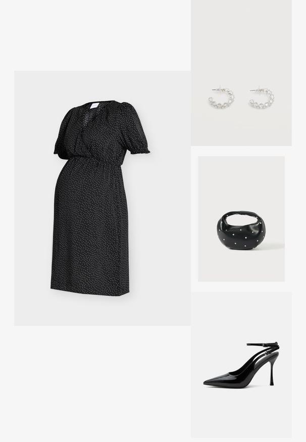 Robe midi noire à pois blancs, manches courtes bouffantes, taille élastique et décolleté en V sur fond clair uni.; Escarpin slingback en cuir verni noir à talon haut, bout pointu et doubles brides de cheville avec boucles argentées.; Sac à main en cuir noir de forme arrondie, décoré de clous argentés et équipé d'une poignée courte. Texture lisse et fermeture éclair.; Boucles d'oreilles anneaux en argent incrustées de cristaux facettés clairs, avec attaches à tige et embouts transparents sur fond blanc.