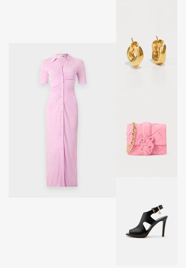 Vestido rosa de botones con mangas cortas, que presenta un cuello tipo polo, detalles fruncidos en el escote y una silueta recta hasta el suelo.; Sandalia negra de piel con tacón alto, puntera abierta, recortes laterales, correa en el tobillo, hebilla dorada y pequeño charm redondo sobre fondo claro.; Bolso bandolera rosa de cuero trenzado con cadena de eslabones dorada y detalle de cierre texturizado en forma de serpiente.; Pendientes de aro grueso en oro con un diseño tubular ligeramente retorcido y cierre de presión, sobre un fondo blanco.