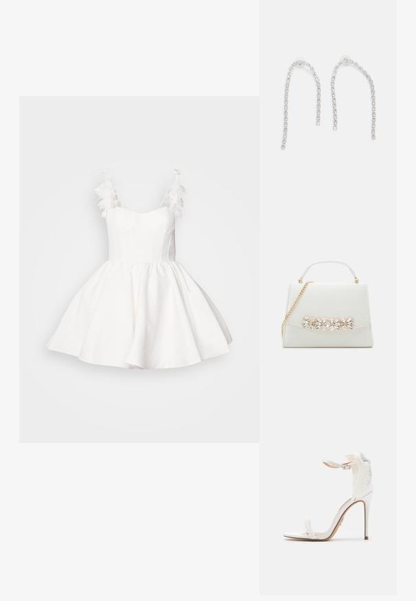 Un vestido blanco con un cuerpo ajustado y una falda acampanada. Presenta acentos de plumas en los tirantes y una tela suave y texturizada.; Sandalias de tacón alto de satén blanco con una estrecha correa en el tobillo y un respaldo texturizado, adornadas con perlas a lo largo de la correa delantera y con punta afilada.; Bolso de mano de piel sintética blanca con una forma estructurada, que presenta una correa de cadena dorada y una embellishment decorativa de gema en el frente.; Pendientes de plata con cadenas colgantes, adornados con múltiples piedras preciosas transparentes dispuestas en un patrón lineal, que ofrecen un efecto deslumbrante.