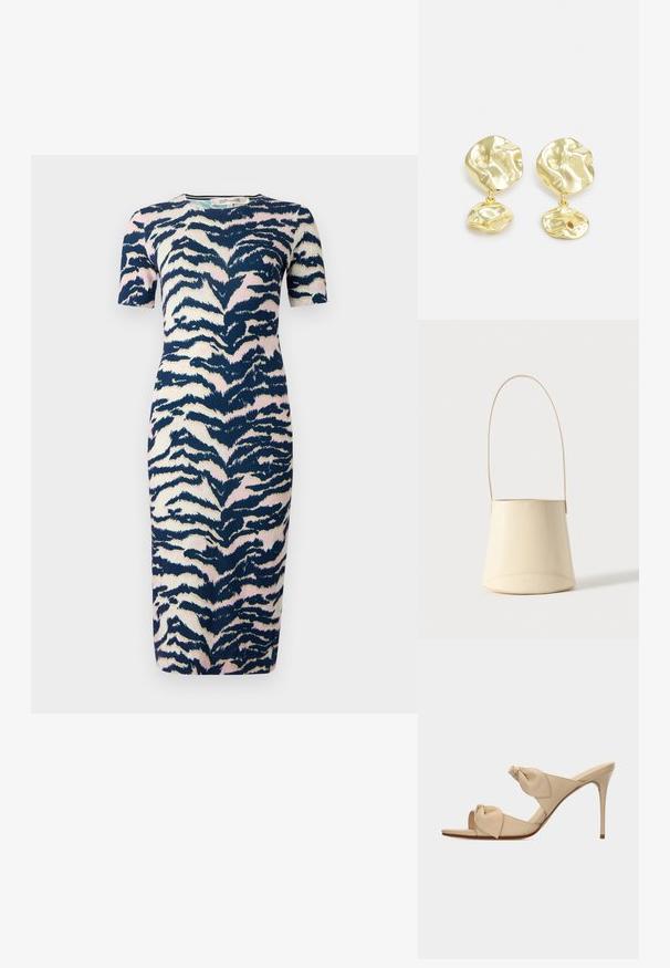 Knee-lange jurk in een getailleerd ontwerp, met een marineblauw, roze en crèmekleurig dierenprintpatroon; korte mouwen en ronde halslijn.; Beige open-toe hoge hak mule sandaal met twee gedraaide knoopbanden en een smalle naaldhak op witte achtergrond.; Handtas in emmerstijl van glad crèmekleurig leer met lange riem en subtiel geperst merkteken op effen achtergrond.; Gouden druppel oorbellen met een abstracte, textuurontwerp met twee ongelijkvormige elementen, één grotere boven en een kleinere daaronder.
