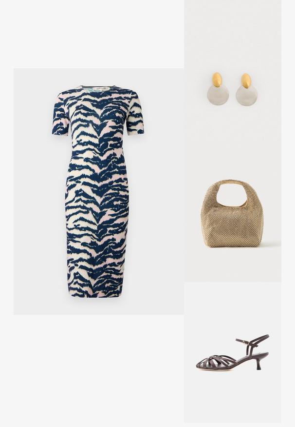 Robe mi-longue au design ajusté, avec un motif imprimé animal bleu marine, rose et crème ; manches courtes et col rond.; Sandale à talon kitten en cuir marron foncé avec lanières et bride de cheville réglable à boucle sur fond blanc.; Petit sac à main doré recouvert de clous ronds brillants avec une poignée courte et une découpe rectangulaire en haut.; Boucles d'oreilles en métal doré et argenté avec une base en disque rond et une pièce supérieure ovale, texture lisse et finition polie.