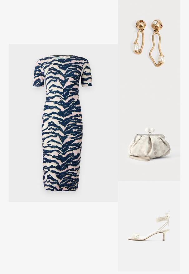 Knee-lange jurk in een getailleerd ontwerp, met een marineblauw, roze en crèmekleurig dierenprintpatroon; korte mouwen en ronde halslijn.; Roomkleurige sandalen met lage hak, enkelriempjes en een brede gedraaide band over de tenen, op een effen witte achtergrond.; Kleine beige clutch met gestructureerde stippenstof, zilveren frame, ronde witte gesp en afneembare polsband op een effen achtergrond.; Goudkleurige oorbellen met onregelmatige open vormen, elk met een parel aan de onderkant en edelsteendetails op de ronde stekers.