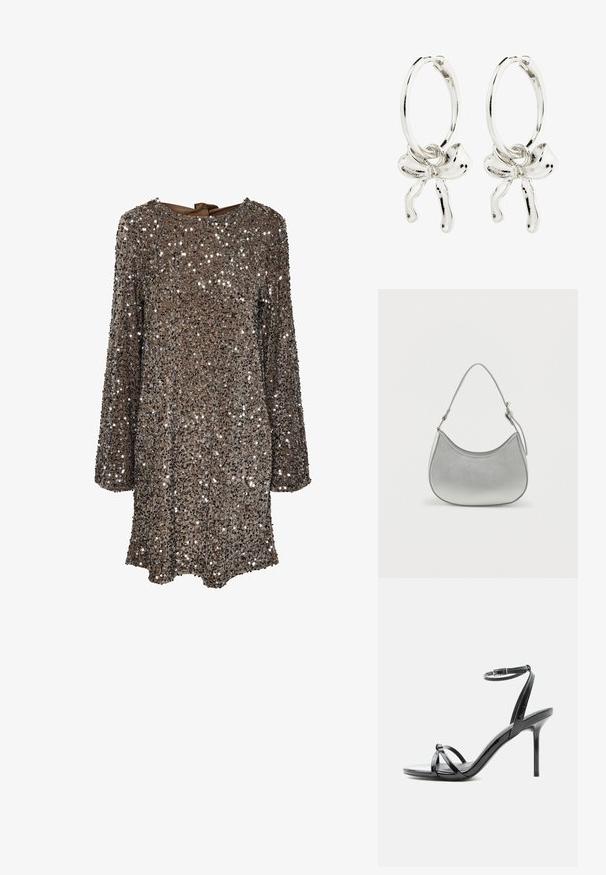 Vestido de manga larga con tela marrón cubierta de lentejuelas plateadas, con un escote redondo y un detalle de lazo en la parte posterior. Superficie reflectante y texturizada.; Sandalia de tacón alto de charol negro con tiras finas que cruzan los dedos y una correa con hebilla en el tobillo sobre un fondo blanco.; Bolso de mano de imitación cuero plateado con forma curva, correa corta ajustable y textura suave, que presenta un detalle de costura minimalista.; Pendientes de aro de plata con un detalle de lazo en el centro, que exhiben un acabado pulido y una textura suave.