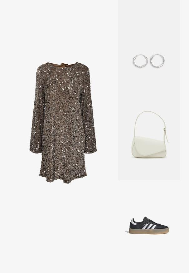 Vestido de manga larga con tela marrón cubierta de lentejuelas plateadas, con un escote redondo y un detalle de lazo en la parte posterior. Superficie reflectante y texturizada.; Zapatilla deportiva de cuero negro con tres rayas plateadas, punta texturizada y suela de goma. Cuenta con un collar acolchado y un diseño con cordones.; Bolso de mano de imitación cuero blanco con una forma triangular estructurada, correa ajustable única y cierre con solapa acentuada en curva.; Pendientes de aro plateados con textura ondulada e irregular. Presentan una forma circular delgada y un acabado reflectante.