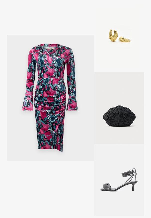 Diane von Furstenberg ZANE DRESS - Cocktailjurk - indian pink; Grijze leren sandaal met hak, voorzien van een geknoopte band bij de tenen en wikkellinten rond de enkel op een slanke sandaal met een middenhoge hak, tegen een witte achtergrond.; Zwarte gevlochten handtas in de vorm van een sint-jakobsschelp met een gebogen bovenkant en een geweven textuur op een effen achtergrond.; Paar goudkleurige oorringen met een gedraaid, gesculpteerd ontwerp, één rechtopstaand en de ander liggend op een witte achtergrond.