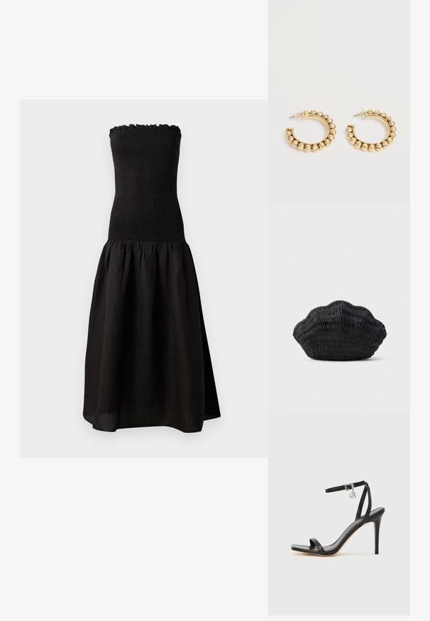 Zwarte strapless jurk met een gesmockte bodice, gerimpelde halslijn en een uitlopende, geplooide rok van lichtgewicht stof.; Zwarte sandaal met hoge hak, smalle enkelband, vierkante neus, soepel leermateriaal en metalen gespsluiting.; Zwarte gevlochten handtas in de vorm van een sint-jakobsschelp met een gebogen bovenkant en een geweven textuur op een effen achtergrond.; Een paar gouden creolen met afgeronde kraaldetails langs de buitenrand op een lichte achtergrond.
