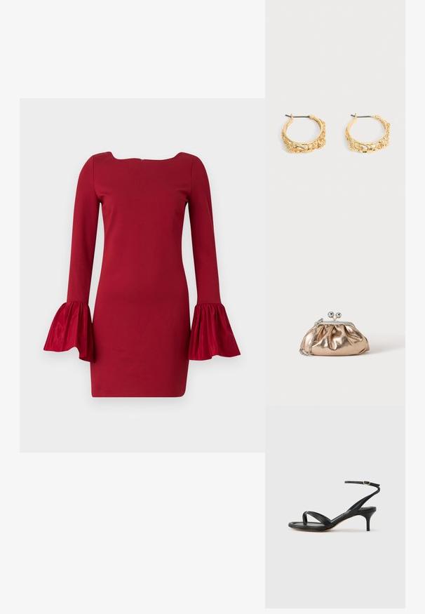 Rode jurk met lange mouwen, een bootnek en uitlopende, gerimpelde manchetten. Gemaakt van een soepele stof, met een getailleerde silhouette.; Zwarte leren dames sandaal met dunne bandjes, een teengreep, een enkelgesp en een stilettohak van gemiddelde hoogte op een neutrale achtergrond.; Kleine gouden metallic clutch met zilveren sluiting en kettingriem op een effen lichte achtergrond.; Set gouden creolen met sierlijke bloem- en bladreliëf op een neutrale achtergrond.