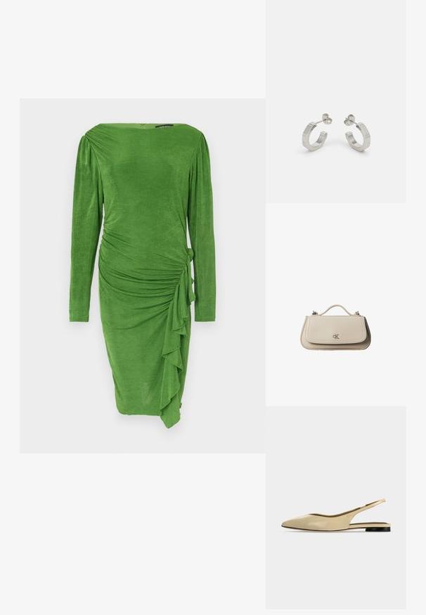 Grøn langærmet kjole lavet af struktureret stof, med en tætsiddende silhuet, der har draperinger og en sidelægning. Glat halsudskæring.; Beige spids tå slingback flad sko med lav sort hæl og en glat læderfinish, vist fra siden på en ensfarvet baggrund.; Lille beige læderhåndtaske med top håndtag og sølv CK-logo på frontklap, vist mod en hvid baggrund.; Sølv metal hoop øreringe med et tekstureret design, der har en lille post bagpå og branding på en af øreringene. Rund form med en poleret overflade.