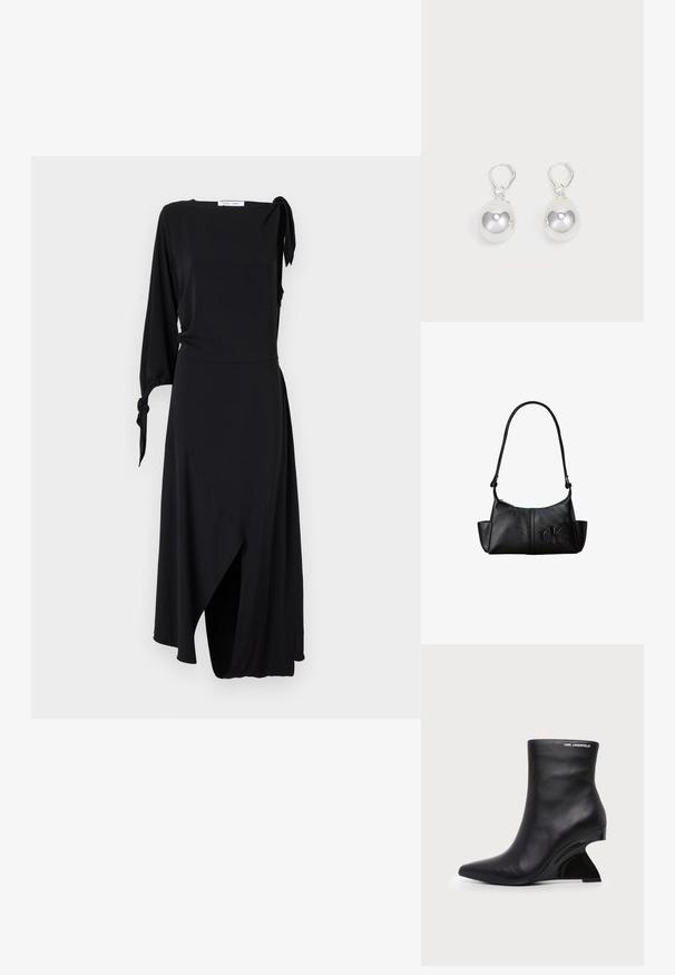 Schwarzes Wickelkleid mit einem langen Ärmel und Knotendetail an der Schulter. Verfügt über einen asymmetrischen Saum und eine glatte Stoffstruktur.; Schwarzer Leder-Knöchelstiefel mit geschwungenem skulptiertem Absatz und Karl Lagerfeld-Logo nahe dem oberen Rand auf weißem Hintergrund.; Schwarze Leder-Schultertasche mit langem Träger, Seitentaschen und eingeprägtem Calvin Klein-Logo auf der Vorderseite.; Silberne Tropfenohrringe mit glatten, runden, reflektierenden Oberflächen, die an Hakenverschlüssen hängen. Der Hintergrund ist reinweiß.