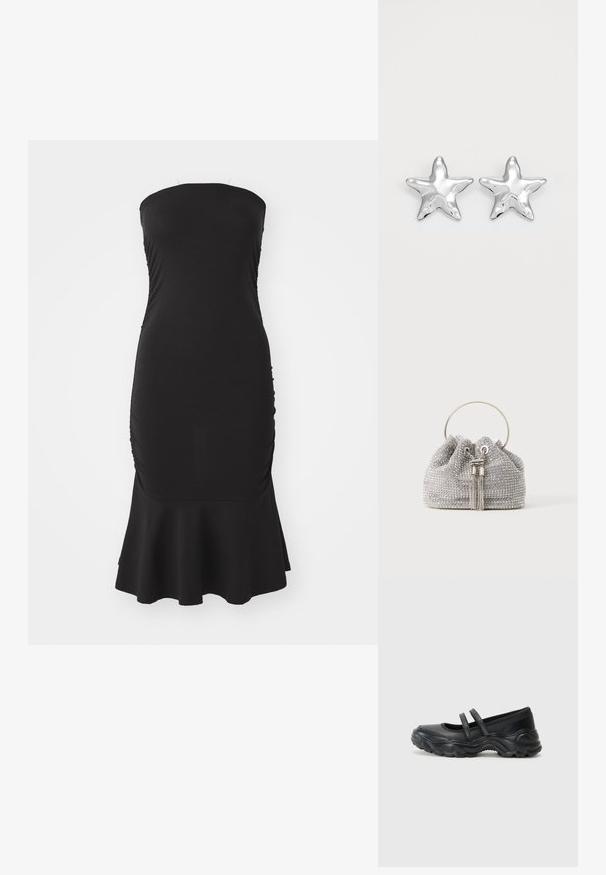 Vestido negro sin tirantes con un corpiño ajustado, textura fruncida en los costados y un dobladillo acampanado. Hecho de tela elástica para mayor comodidad.; Bailarinas de charol negro con dos correas ajustables, puntera redonda y suela de goma texturizada para mayor agarre.; Pequeño bolso de noche plateado cubierto de brillantes pedrería con un asa metálica redonda y dos borlas decorativas en la parte delantera.; Pendientes en forma de estrella plateada con una superficie pulida y brillante. Cada pendiente presenta cinco puntas y sutiles detalles de textura en la superficie.