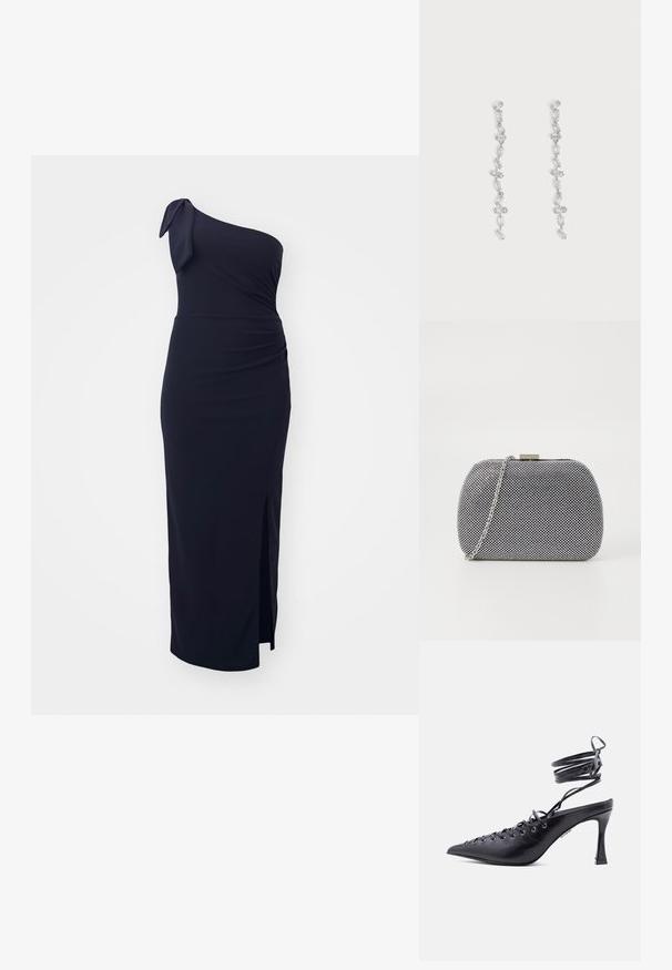 Asymmetrische donkerblauwe jurk met knoopdetail op de schouder, geplooide taille en een zijsplit; gemaakt van soepel, rekbaar materiaal.; Zwarte pumps met puntige neus, hoge hak, en een enkelbandje dat om de enkel wikkelt, voorzien van meerdere oogjes voor veters aan de voorkant.; Zwart-witte textuur clutch tas met een ronde vorm, zilveren kettingband en een metalen sluiting aan de bovenkant.; Lange hangende zilveren oorbellen met meerdere rechthoekige heldere kristallen verticaal aan elkaar verbonden op een lichtgrijze achtergrond.