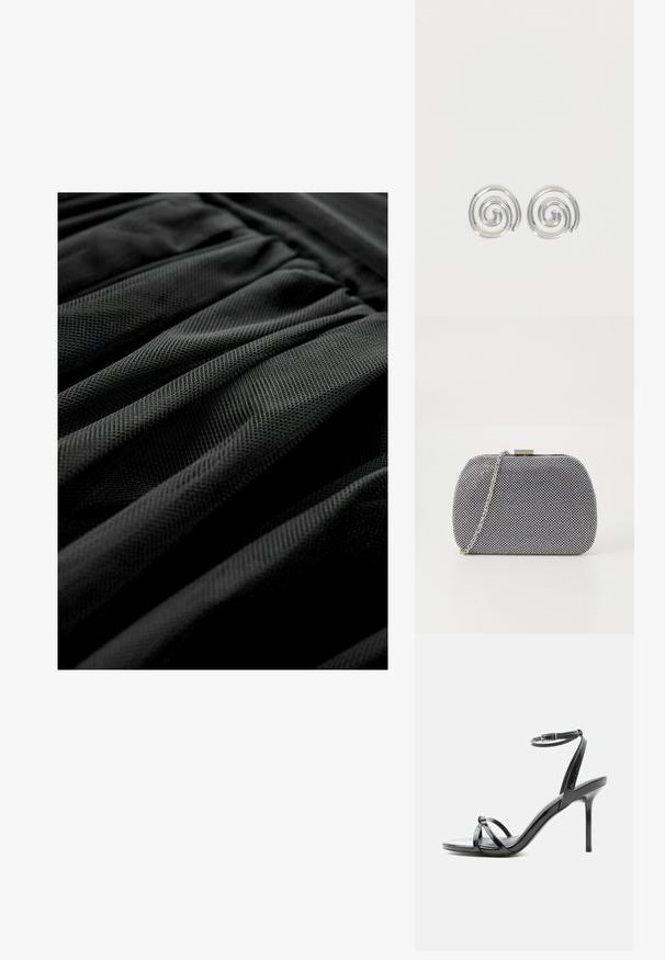 Sort tekstureret stof med et plisseret design, der viser et ensartet mønster og en blød udseende. Fokus på lag og folder i materialet.; Sort laklæder høje hæle sandal med tynde remme, der krydser tæerne, og en ankel spænde rem på en hvid baggrund.; Sorte og hvide teksturerede clutch-taske med rund form, sølvfarvet kædetrækt, og en metalspænde på toppen.; Par sølvspiral øreringe med glat, afrundet design på en ensartet hvid baggrund.
