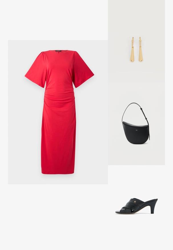 Rotes Midi-Kleid mit kurzen, weiten Ärmeln, rundem Ausschnitt und gerafftem Detail an der Taille, aus einem glatten, dehnbaren Material gefertigt.; Schwarzer, offener Leder-Pantolette mit Absatz, gekreuzten Riemen und kleinem metallischem Logo an der Seite, mittelhoher, verjüngter Absatz, beige Sohle.; Schwarze halbmondförmige Lederschultertasche mit verstellbarem Schulterriemen und goldenem "BOSS"-Logo mittig vorne.; Ohrhänger in Gold-Ton mit glatten, länglichen Tropfenanhängern, die an kleinen Creolenverschlüssen hängen, auf weißem Hintergrund.