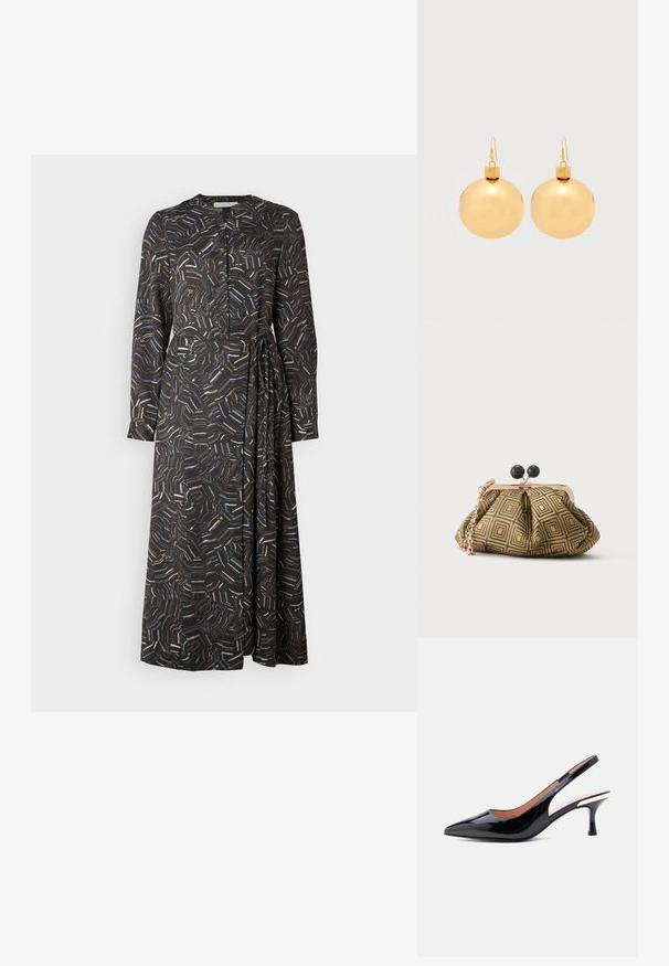 Schwarzes Langarmkleid mit mehrfarbigem abstraktem Muster, Knopfverschluss vorne und seitlichem Bindewickel. Hergestellt aus glattem, leichtem Stoff.; Schwarzer Slingback-Pumps aus Lackleder mit spitzer Kappe und mittelhohem Absatz, der in der Nähe der Ferse ein metallisches Detail aufweist.; Kleine Clutch mit goldenem und schwarzem geometrischem Muster, goldfarbenem Metallrahmen, schwarzem Kugelverschluss und kurzem goldfarbenem Kettenriemen.; Paar glänzende goldene Weihnachtskugel-Ohrringe mit Hakenverschlüssen auf einfachem weißem Hintergrund.