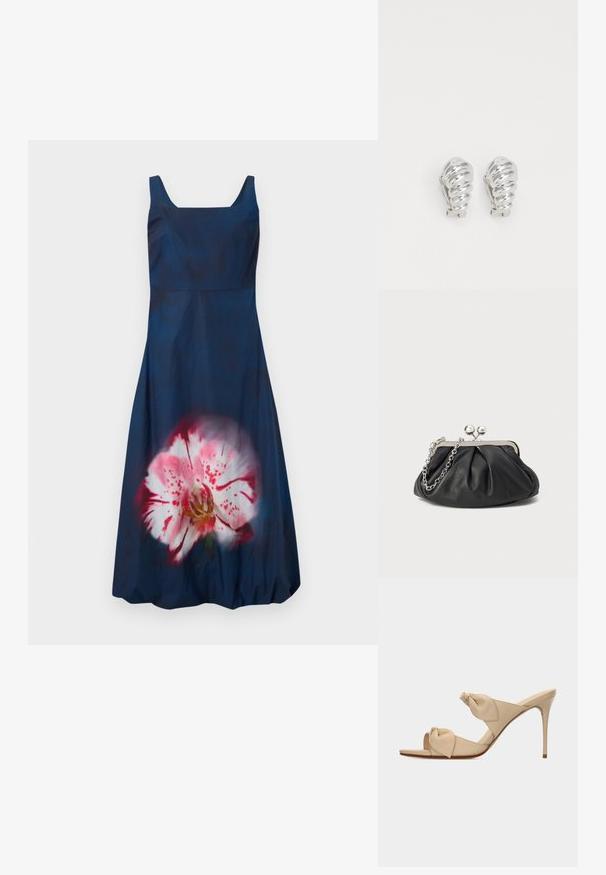 Navyblauwe jurk met een vierkante halslijn en een mouwloos ontwerp; heeft een groot, lichtroze bloemenpatroon aan de voorkant. Stevige textuur.; Beige open-toe hoge hak mule sandaal met twee gedraaide knoopbanden en een smalle naaldhak op witte achtergrond.; Zwarte leren clutch met geplooide textuur, zilverkleurig metalen frame, drukknopsluiting en kettingriem. Glad, zacht oppervlak.; Zilveren clip-on oorbellen met een spiraalontwerp, voorzien van een gladde metallic textuur en ronde vormen. Geen zichtbare versieringen of patronen.