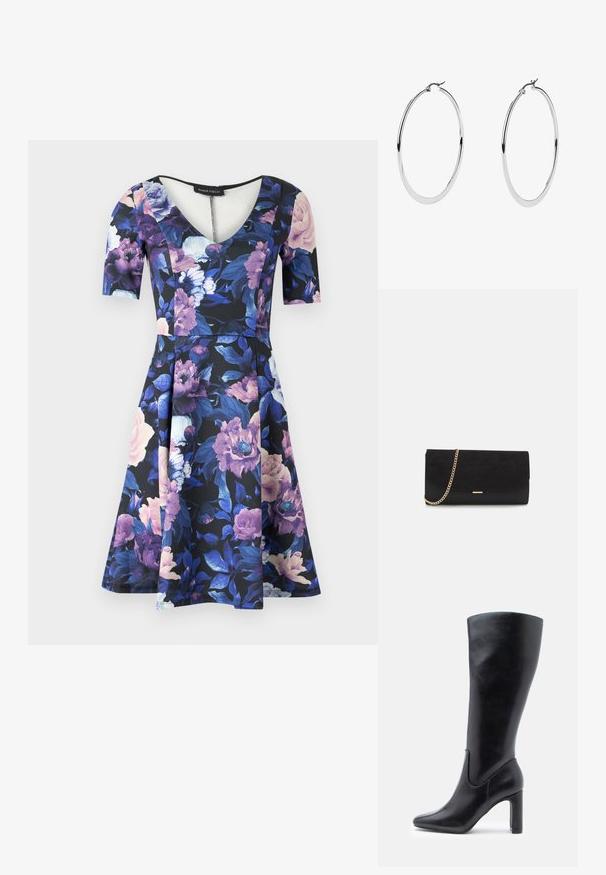 Blumenkleid mit V-Ausschnitt und kurzen Ärmeln; hat einen schwarzen Hintergrund mit großen lila und rosa Blumen, aus weichem Stoff, ausgestellter Rock.; Knielange schwarze Lederstiefel mit einem eleganten Design, spitzem Zehenbereich und 10 cm Blockabsatz, die dezente Stichdetails aufweisen.; Schwarze Clutch aus Wildleder mit strukturierter Oberfläche, ausgestattet mit einem goldenen Kettenriemen und einem eleganten, kantigen Design.; Große Silberohrringe mit polierter Metalloberfläche, die ein glattes, kreisförmiges Design und einen sicheren Klappverschluss aufweisen.
