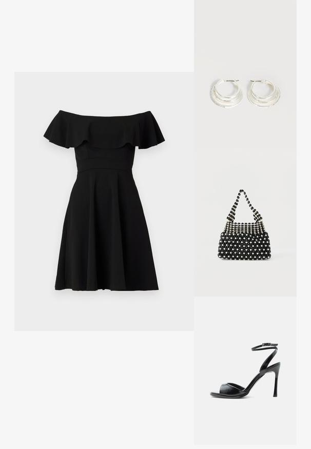 Zwart off-the-shoulder jurkje met een gerimpelde halslijn, een aansluitend lijfje en een uitlopende rok. Gemaakt van gladde stof met een effen afwerking.; Zwarte sandaal met hoge hak, open teen, smalle naaldhak en enkelbandje met gesp op een witte achtergrond.; Zwart-witte met kralen versierde handtas met een kort hengsel, voorzien van afwisselend parelachtige en zwarte gefacetteerde kralen in een geruit patroon.; Zilveren oorringen met drie gelaagde halve cirkelvormige banden, waarvan één versierd met kleine heldere kristallen op een lichte achtergrond.