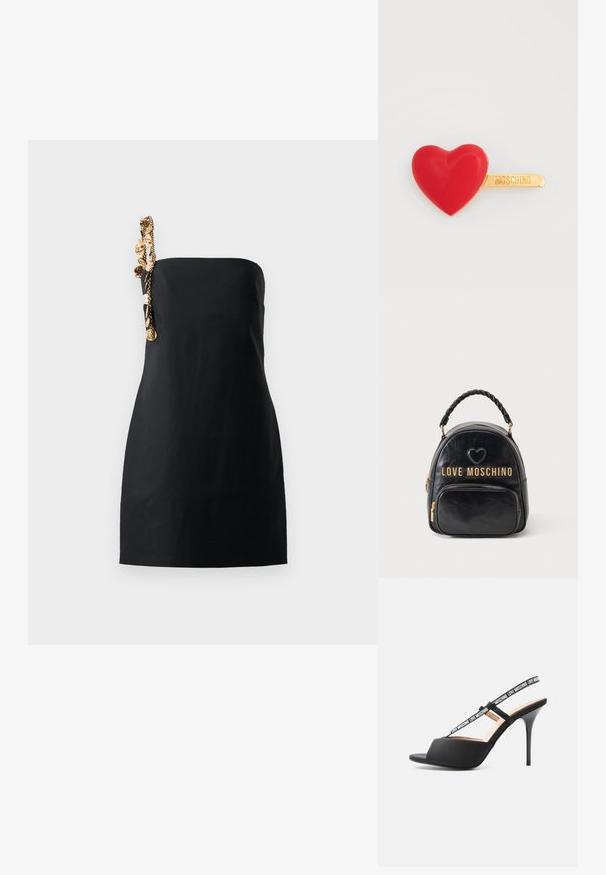 Sort mini kjole med en struktureret, lige pasform og en dekorativ kæde i guldfarve på den ene skulder. Glat stofstruktur.; Sort højhælet åben tå sandal med tynde stropper mærket "LOVE MOSCHINO" over foden og omkring anklen.; Sort læder Love Moschino rygsæk med flettet håndtag, frontlomme, guld lynlåse og hjerte-detalje over logoet.; Rødt hjerteformet hårspænde med blank overflade, der har en gyldentone metalclips med indgraveret "Moschino." Tekstureret overflade og glatte kanter.