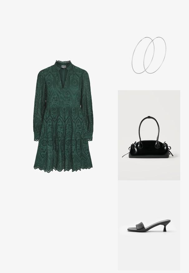 Grünes Spitzenkleid mit V-Ausschnitt, langen Ärmeln und einem mehrstufigen Rock. Verfügt über aufwendige Ausschnittmuster und gewellte Kanten entlang des Saums.; Schwarze Absatzmules mit einem glatten, matten Lederoberteil, offenem Zeh, breitem Riemen über dem Spann und schlankem, quadratischem Absatz.; Kleine schwarze glänzende Handtasche mit zwei langen Griffen und seitlichen Kordelzug-Details vor einfachem hellem Hintergrund.; Silberne Creolen mit minimalistischem Design. Rundform, glatte Oberfläche und dünnes Profil. Leichtgewichtig mit hochglänzender Oberfläche.