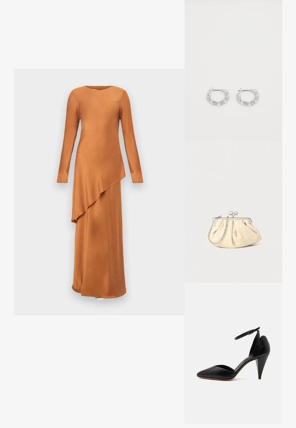 Robe longue en satin à manches longues, de couleur marron caramel chaud, avec un voile asymétrique sur la partie jupe.; Escarpin en cuir noir à bout pointu avec bride à la cheville et talon conique sur fond blanc.; Pochette en cuir beige plissé avec un cadre en métal argenté, dotée de deux fermoirs ronds décoratifs et d'une chaîne en argent.; Boucles d'oreilles en argent en forme de créoles avec des accents de perles et de cristaux, présentant une surface texturée et une fermeture à tige sécurisée.