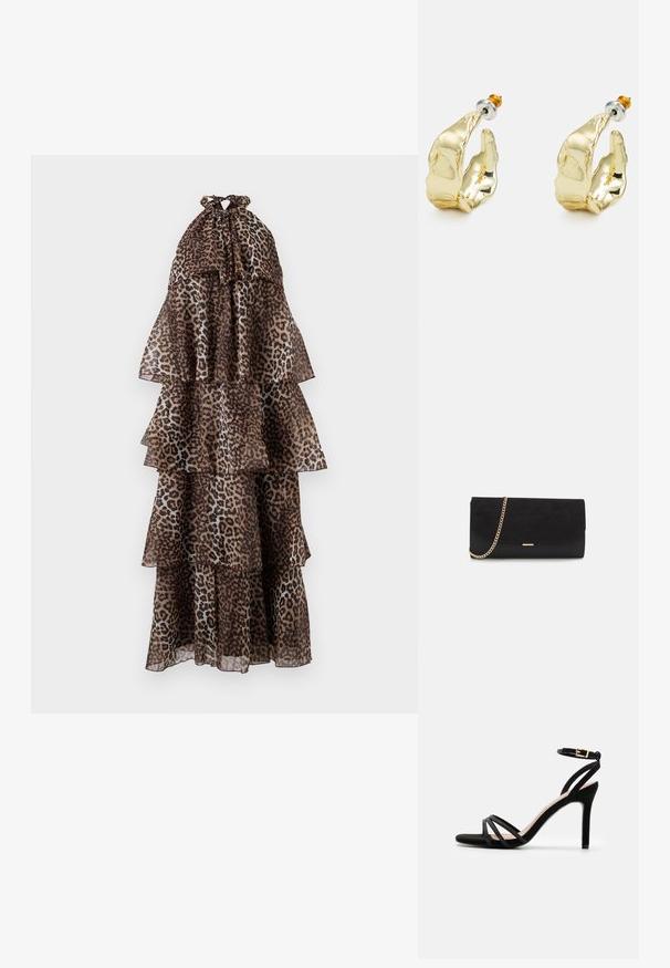 Maxi-jurk met luipaardprint, voorzien van gelaagde tiers, gemaakt van doorschijnende stof, met een halternek en geplooide randen. Aardetinten domineren het ontwerp.; Anna Field by Zalando Sandalen - black; Zwarte clutch tas gemaakt van suede met een textuurafwerking, voorzien van een gouden schouderband en een strakke, hoekige vorm.; Goudkleurige oorbellen in de vorm van abstracte handen, met een glanzend oppervlak, ingewikkelde details en een zilver- en goudkleurige post voor een veilige bevestiging.