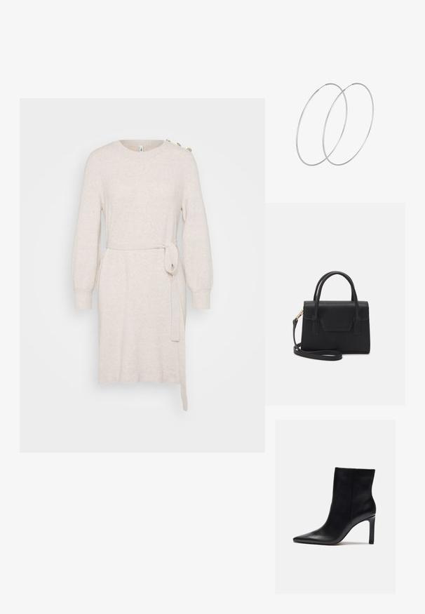 Beige Strickkleid mit rundem Ausschnitt, langen Ballonärmeln, Taillengürtel und seitlichem Schlitz. Verfügt über dekorative Knöpfe an der Schulter.; Zign High Heel Stiefelette - black; Schwarze strukturierte Handtasche aus Leder mit einem oberen Tragegriff, abnehmbarem Schulterriemen und einer Klappe auf der Vorderseite. Akzente in Goldmetall.; Silberne Creolen mit minimalistischem Design. Rundform, glatte Oberfläche und dünnes Profil. Leichtgewichtig mit hochglänzender Oberfläche.