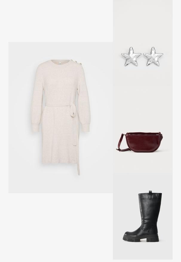 Beige Strickkleid mit rundem Ausschnitt, langen Ballonärmeln, Taillengürtel und seitlichem Schlitz. Verfügt über dekorative Knöpfe an der Schulter.; Schwarze Lederstiefel bis zur Mitte der Wade mit klobiger Profilsohle und Zugschlaufe an der Seite, im Profil auf weißem Hintergrund dargestellt.; Dunkelroter Lederhandtasche in halbmondförmiger Form mit Reißverschluss und abnehmbarem Tragegurt. Glatte Textur mit dezentem Glanz.; Silberne sternförmige Ohrringe mit einer polierten, glänzenden Oberfläche. Jeder Ohrring hat fünf Spitzen und dezente Oberflächentexturdetails.