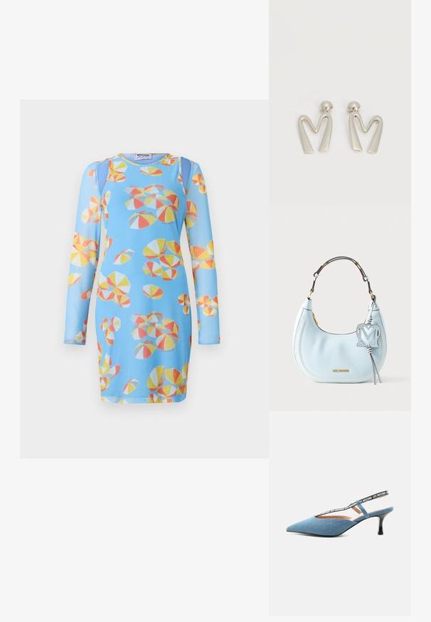 Langsleeve blauwe jurk met een kleurrijke print van strandballen in geel, oranje en rood. Gemaakt van een gladde, rekbare stof.; Blauwe slingback pumps met spitse neus en kittenheel, zwarte band met witte tekst "Love Moschino" op lichte achtergrond.; Lichtblauwe leren handtas met een gebogen vorm, witte stiksels, een bruine schouderriem, goudkleurige hardware en een decoratieve "M" bedel.; Paar zilverkleurige metalen oorbellen in de vorm van een hoekige letter M met afgeronde stekers op een witte achtergrond.