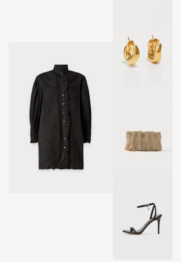 Camisa negra de manga larga con cuello alto, tejido texturizado, patrones intrincados, delante abotonado y con bordes rizados en los puños y el dobladillo.; Sandalia de tacón alto negra con una estrecha correa en el tobillo, punta cuadrada, material de cuero liso y detalle de hebilla metálica.; Pequeño bolso de mano de malla dorada con un diseño fruncido y una correa de cadena dorada parcialmente visible sobre un fondo blanco liso.; Pendientes de aro grueso en oro con un diseño tubular ligeramente retorcido y cierre de presión, sobre un fondo blanco.