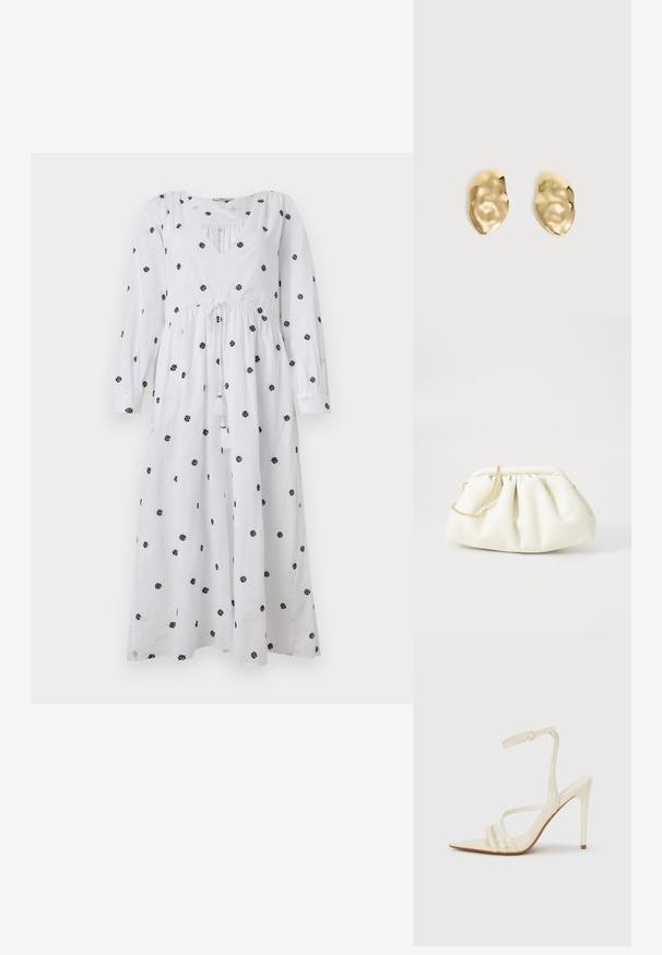 Weißes Kleid mit langen Ärmeln und V-Ausschnitt. Mit schwarzem floralem Stickerei und einem Kordelzug in der Taille mit Quasten. Weicher, leichter Stoff.; Beige Sandaletten mit hohem Absatz und spitzer Schuhspitze, ausgestattet mit drei vorderen Riemen und einem dünnen Knöchelriemen mit Schnalle. Glatte Textur, minimalistisches Design.; Weiße Lederhandtasche mit einem gerafften Design, ausgestattet mit einem goldenen Kettenriemen und einer runden Form. Glatte Textur mit sanften Falten und ohne Muster.; Paar glänzende, unregelmäßig geformte Ohrstecker aus Goldmetall mit zerknitterter, glatter Oberfläche auf schlichtem hellem Hintergrund.