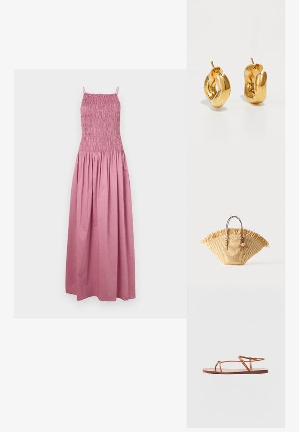 Robe maxi en rose pâle, avec un corsage smocké, de fines bretelles et une jupe fluide avec une taille froncée. Fabriquée en tissu léger.; Loeffler Randall LARA STRAPPY - Sandales tongs - timber; Sac cabas en paille tressée avec bord supérieur à franges, deux poignées en cuir camel avec détails de boucle, et un accessoire pompon en cuir.; Boucles d'oreilles créoles en or massif avec un design tubulaire légèrement tordu et des fermoirs à tige sur un fond blanc.