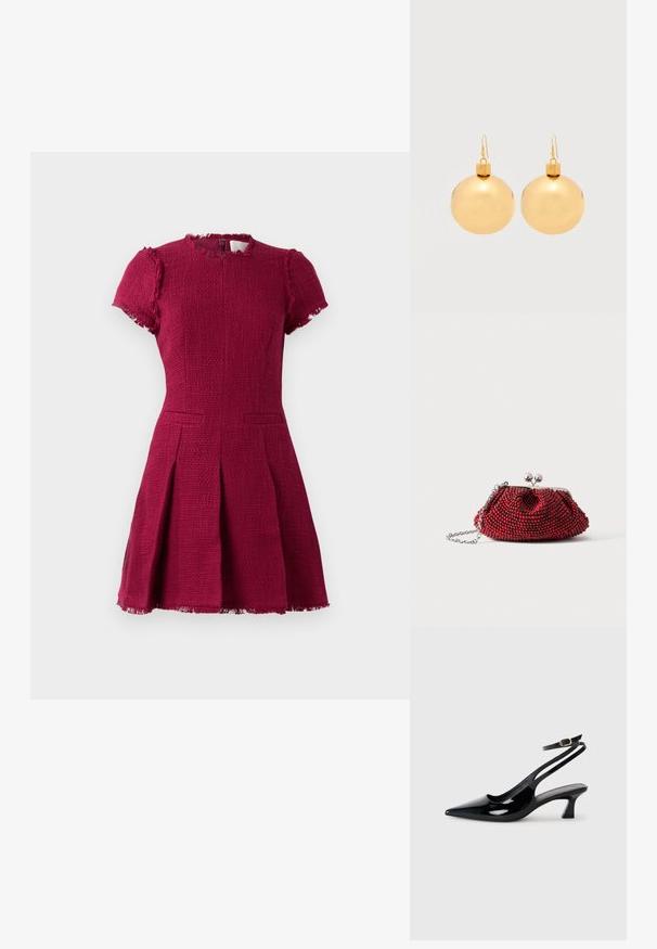 Bordeauxrood jurkje met korte mouwen, textuurstof, ronde halslijn en uitgerafelde zoom. Bevat twee voorzakken en een geplisseerd rokdesign.; Zwarte gepatineerde leren slingback hakken met een puntige neus, lage blokhak en een verstelbare enkelband met een gouden gespsluiting.; Kleine rode beaded clutch met zilveren sluiting en kettingband op een effen witte achtergrond.; Een paar glanzende gouden kerstbal-oorbellen met haaksluitingen op een effen witte achtergrond.
