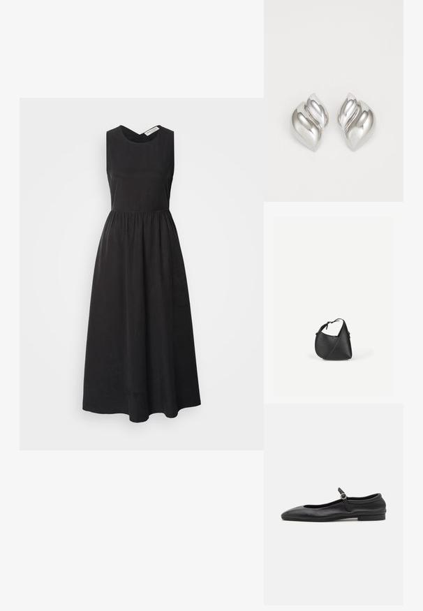 Schwarzes ärmelloses Kleid mit rundem Ausschnitt, tailliertem Oberteil und fließendem Rock. Aus glattem Stoff gefertigt, mit geraffter Taille.; Schwarze Leder-Ballettschuhe mit einer abgerundeten Zehe, schmalem Vorderblatt und einem kleinen Knöchelriemen mit einer runden Schnalle. Niedrige, flache Sohle.; Schwarze Leder-Umhängetasche mit abgerundeter dreieckiger Form und verstellbarem Riemen vor einem schlichten hellen Hintergrund.; Silberne Ohrringe mit einer organischen, abstrakten Form. Glatte, glänzende Oberfläche mit einem konischen Design. Mit dezenten Kurven und einem zentralen Linienelement.