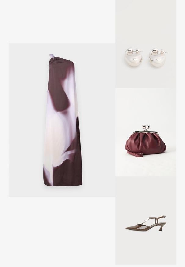 Robe longue à une épaule, longueur au sol, avec un motif abstrait en violet foncé et blanc, présentant une petite boucle en tissu à l'épaule.; Chaussure slingback en cuir verni marron, bout pointu, petit talon kitten, fine bride en T et fermeture à boucle à la cheville.; Petit sac pochette en cuir bordeaux avec fermoir métallique argenté et bracelet sur fond blanc.; Paire de boucles d'oreilles argentées brillantes et épaisses avec fermoirs à tige, sur fond blanc uni.